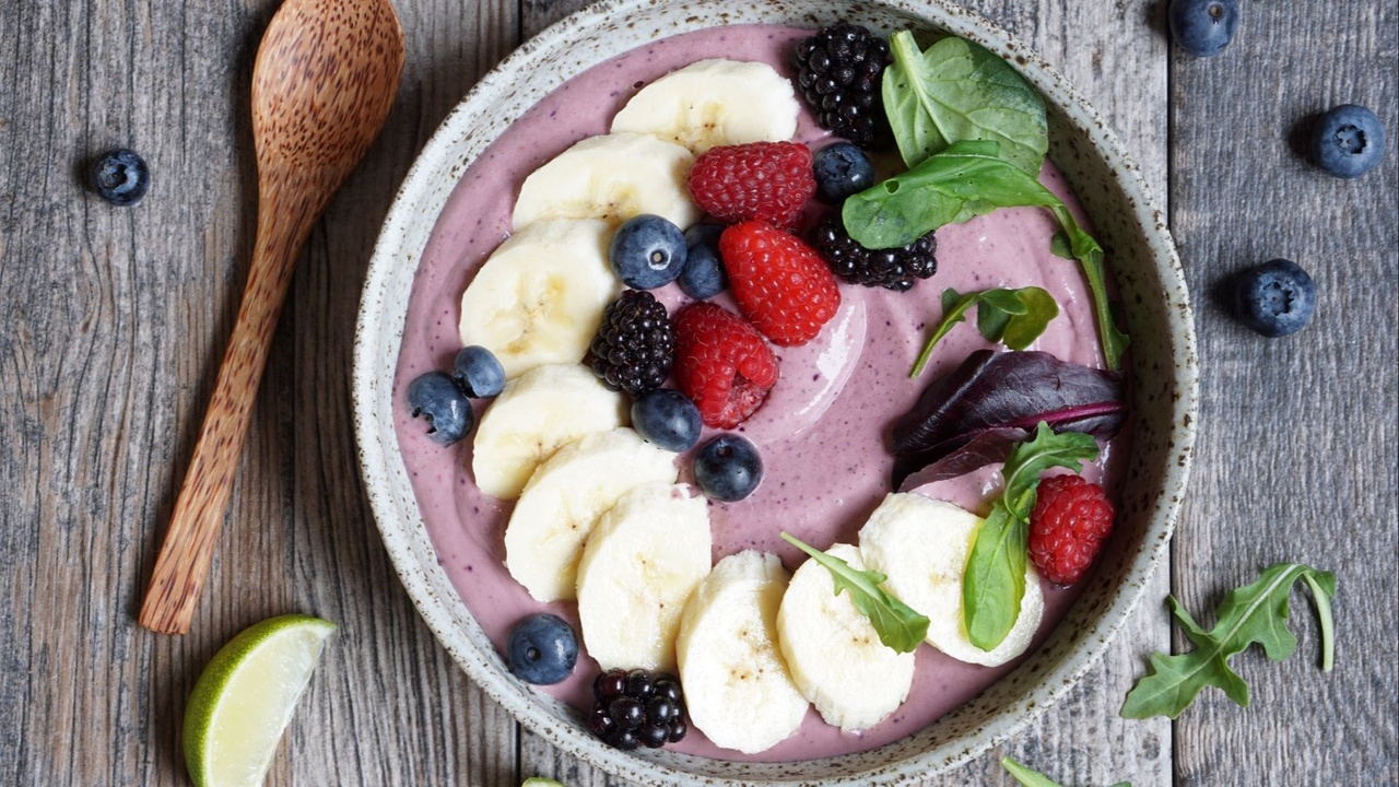 Smoothie Bowl with Fresh Berries